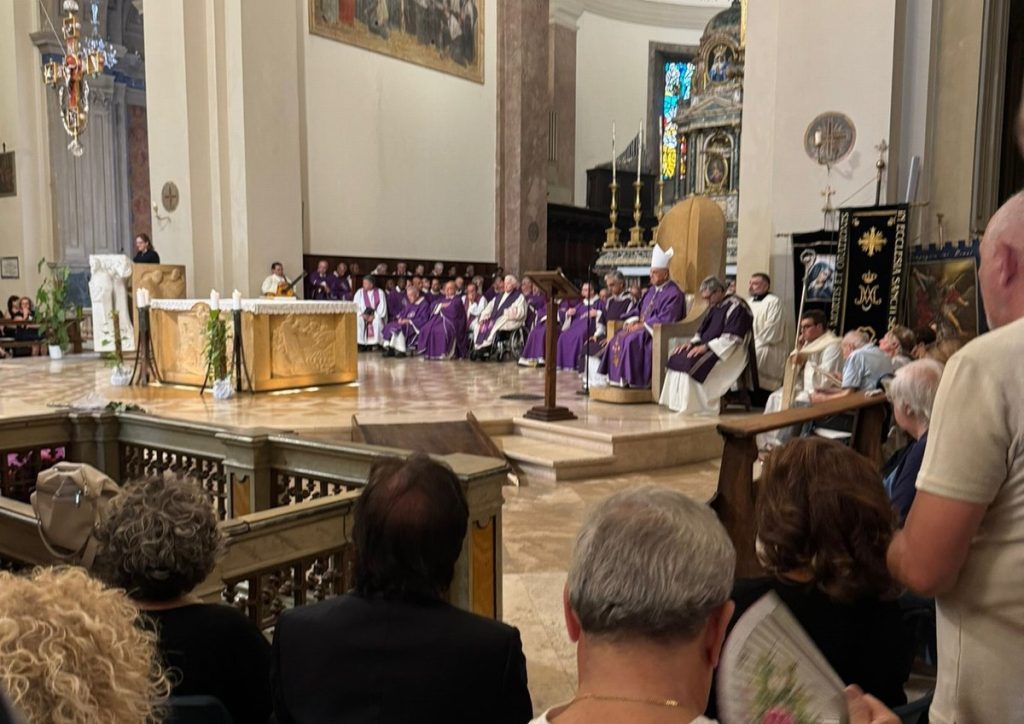 Funerale Don Roberto