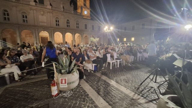 Il pubblico in piazza del Duomo
