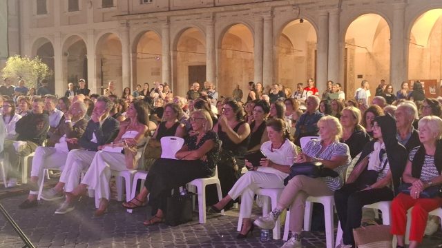 Il pubblico il paizza del Duomo