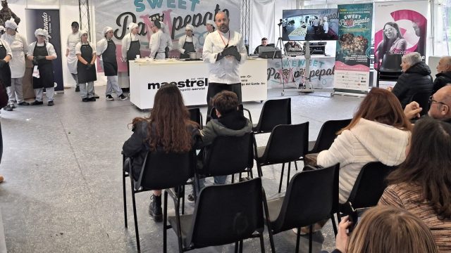 Sweet Pampepato studenti in azione Palapampepato