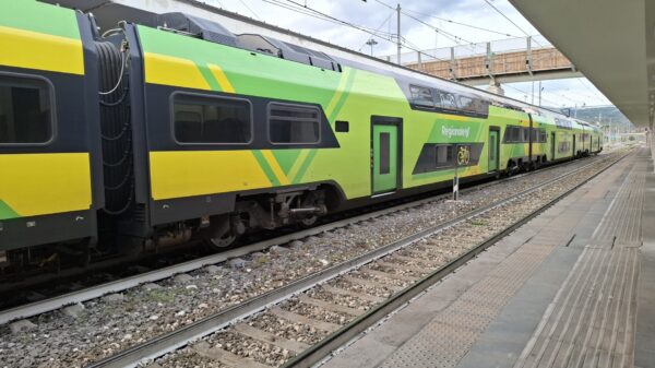 treno regionale stazione di terni binario