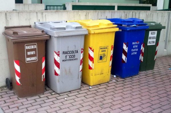 Bidoni differenziata